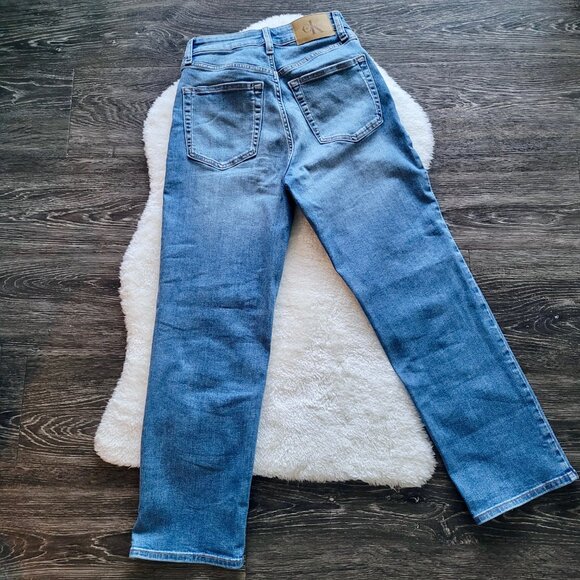 🌹2/$30🌹 Calvin Klein 👖 Straight Leg Jean in Classic Blue - Picture 4 of 11